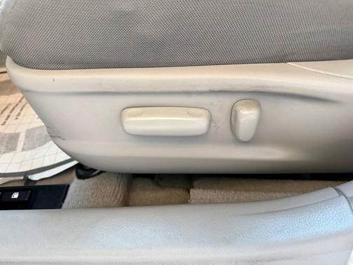 Super White 2011 Toyota Camry SE