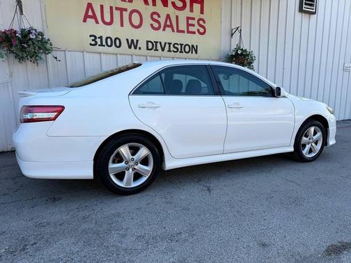 Super White 2011 Toyota Camry SE