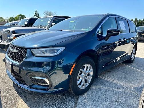 Fathom Blue Pearlcoat 2023 Chrysler Pacifica TOURING L