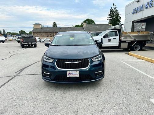 Fathom Blue Pearlcoat 2023 Chrysler Pacifica TOURING L