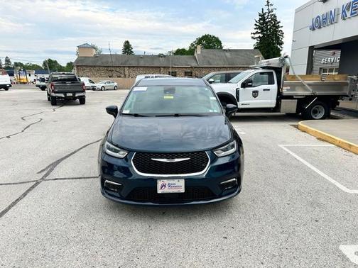 Fathom Blue Pearlcoat 2023 Chrysler Pacifica TOURING L