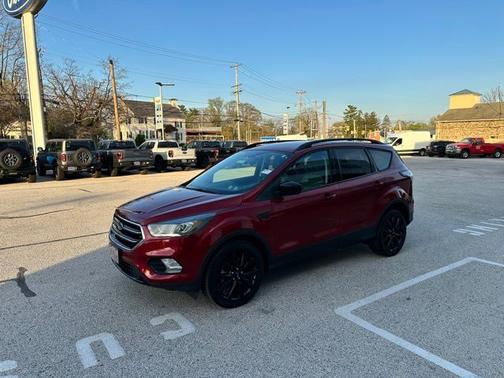 RUBY RED METALLIC TINTED CC 2017 Ford Escape SE