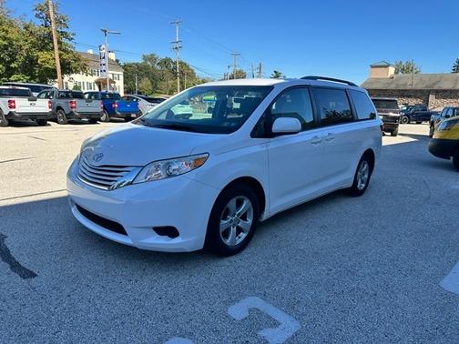 2017 Toyota Sienna LE 7 PASSENGER AUTO ACCESS SEAT