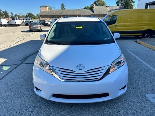 2017 Toyota Sienna LE 7 PASSENGER AUTO ACCESS SEAT
