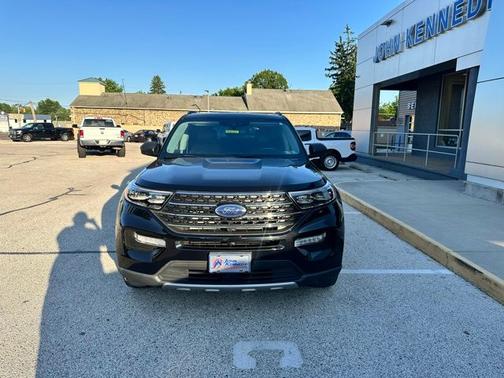 AGATE BLACK METALLIC 2022 Ford Explorer XLT