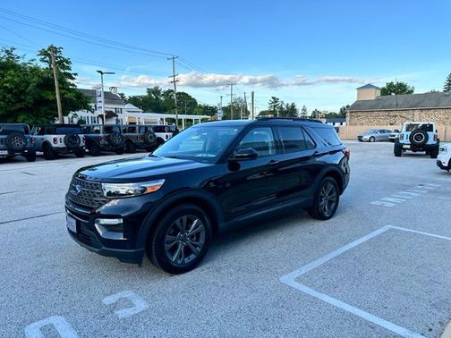 AGATE BLACK METALLIC 2023 Ford Explorer XLT