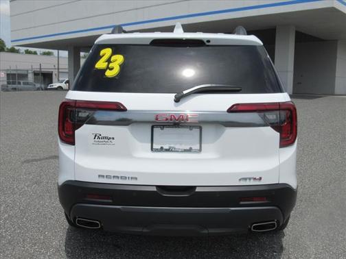2023 GMC Acadia AWD AT4
