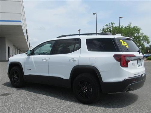 2023 GMC Acadia AWD AT4