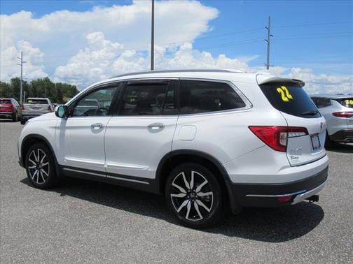 2022 Honda Pilot Touring 8-Passenger