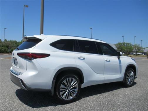 2022 Toyota Highlander Platinum