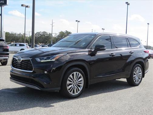 2022 Toyota Highlander Platinum