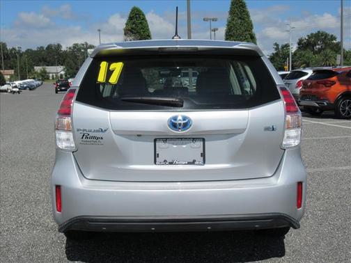 2017 Toyota Prius v Five