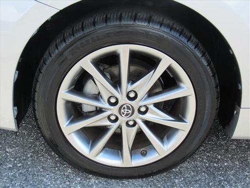 2017 Toyota Prius v Five