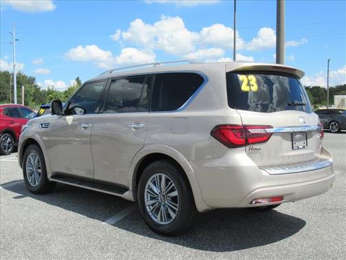2023 INFINITI QX80 Luxe