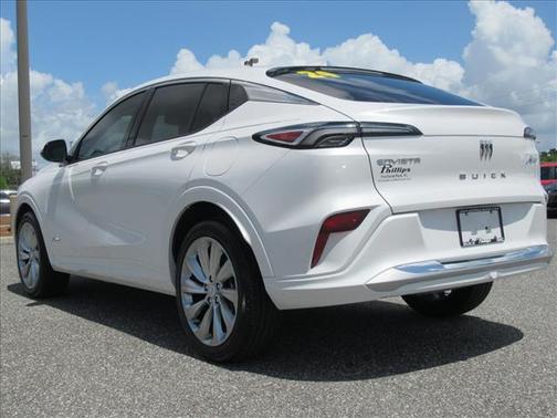 White Frost Tricoat 2024 Buick Envista Avenir FWD