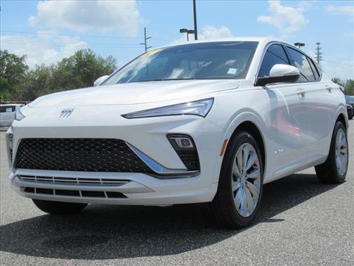 White Frost Tricoat 2024 Buick Envista Avenir FWD