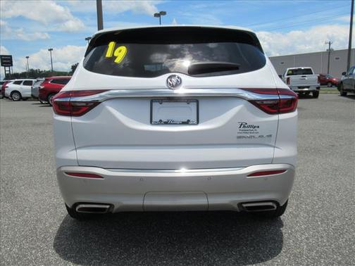 Includes Satin Nickel Lower Exterior Accent Color.) 2019 Buick Enclave Premium