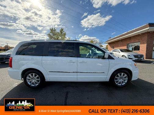 2013 Chrysler Town & Country Touring