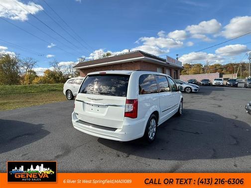 2013 Chrysler Town & Country Touring