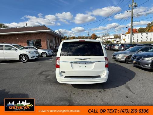 2013 Chrysler Town & Country Touring