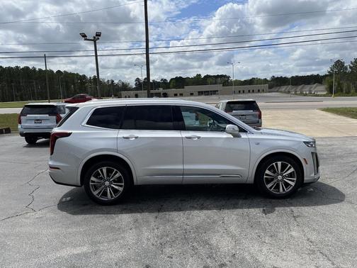 Radiant Silver Metallic 2020 Cadillac XT6 Premium Luxury FWD