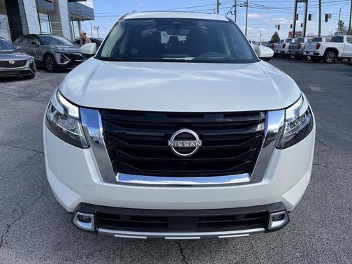 2023 Nissan Pathfinder Platinum 4WD
