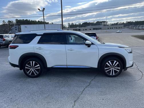 2023 Nissan Pathfinder Platinum 4WD