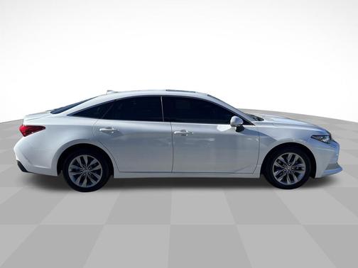 2022 Toyota Avalon XLE