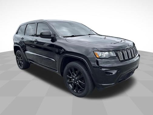 Diamond Black Crystal Pearlcoat 2020 Jeep Grand Cherokee Altitude