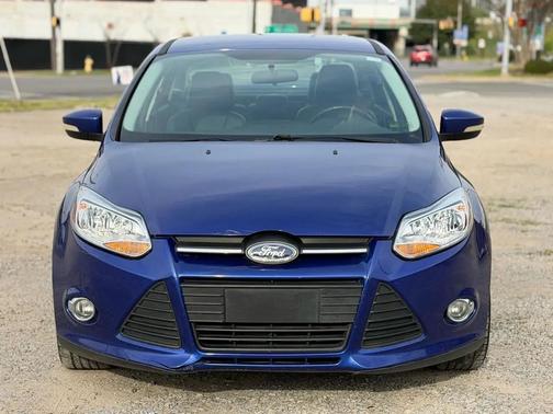 Blue 2014 Ford Focus SE
