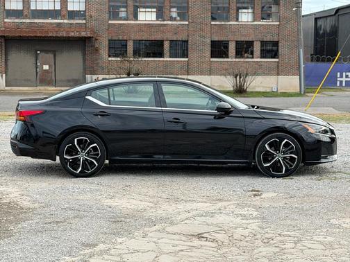 2023 Nissan Altima SR FWD