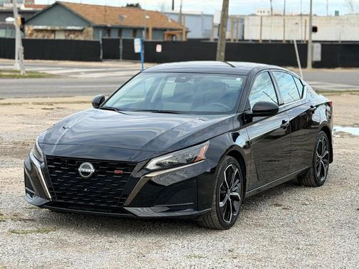 2023 Nissan Altima SR FWD