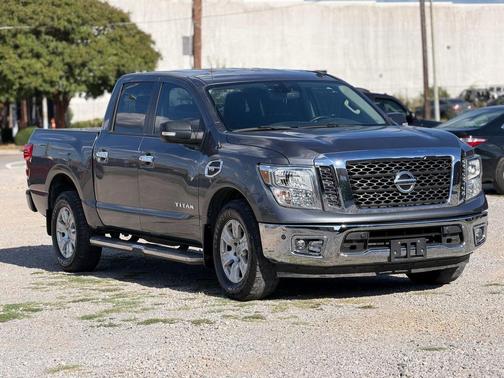 2017 Nissan Titan SV