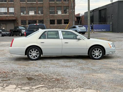 2010 Cadillac DTS Luxury Collection