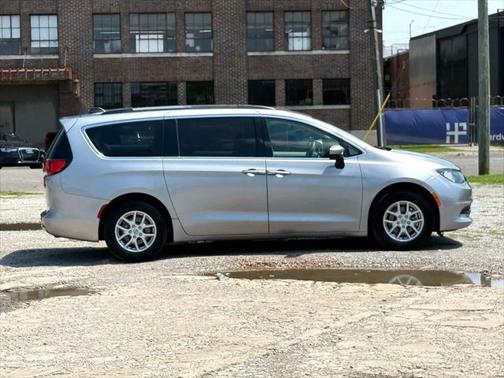2021 Chrysler Voyager LXI