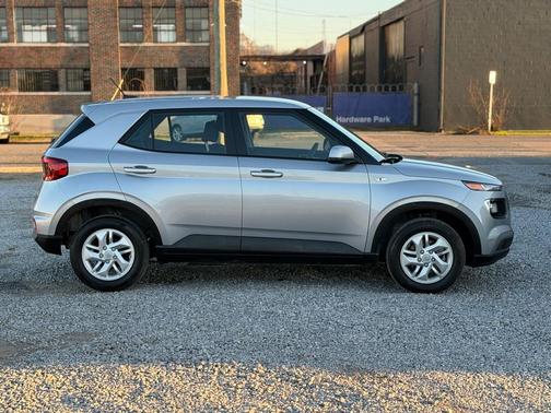 2025 Hyundai VENUE SE