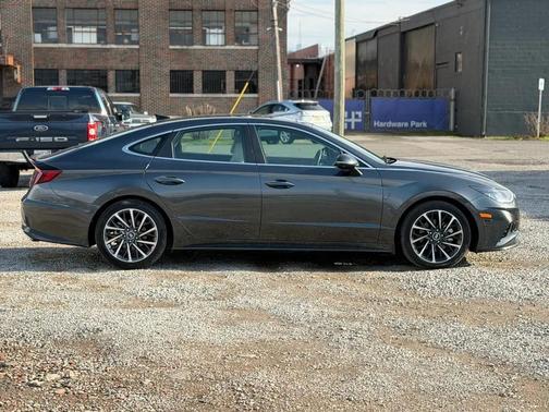 2022 Hyundai SONATA Limited