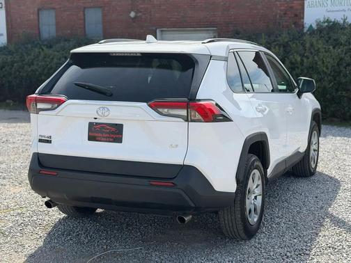 2020 Toyota RAV4 LE