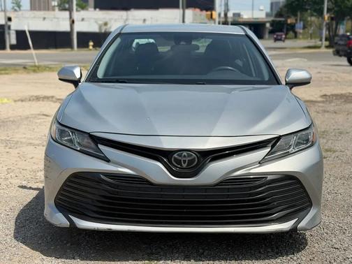 Celestial Silver Metallic 2018 Toyota Camry LE