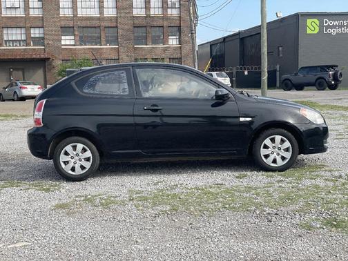 Photo 5 of 15 of 2010 Hyundai Accent GS