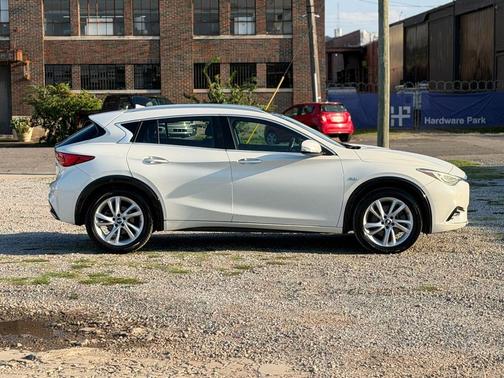 2018 INFINITI QX30 Premium