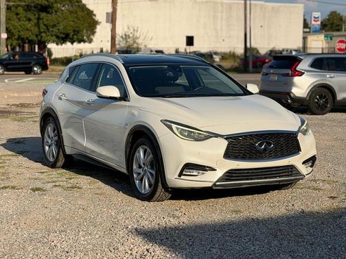 2018 INFINITI QX30 Premium