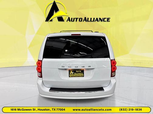 Bright White Clearcoat 2015 Dodge Grand Caravan SXT