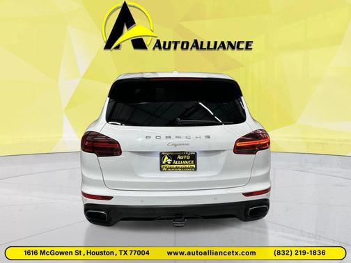 Carrara White Metallic 2017 Porsche Cayenne Platinum Edition