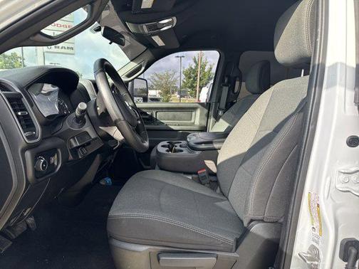 2024 RAM 2500 Tradesman Crew Cab 4x4 6'4' Box