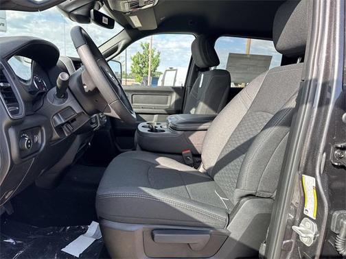 2025 RAM 2500 Tradesman Crew Cab 4x4 6'4' Box