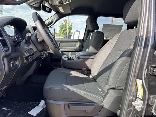 2025 RAM 2500 Tradesman Crew Cab 4x4 6'4' Box