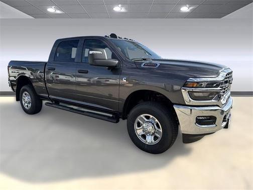 2025 RAM 2500 Tradesman Crew Cab 4x4 6'4' Box
