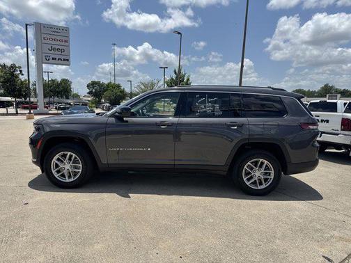 2022 Jeep Grand Cherokee L Laredo