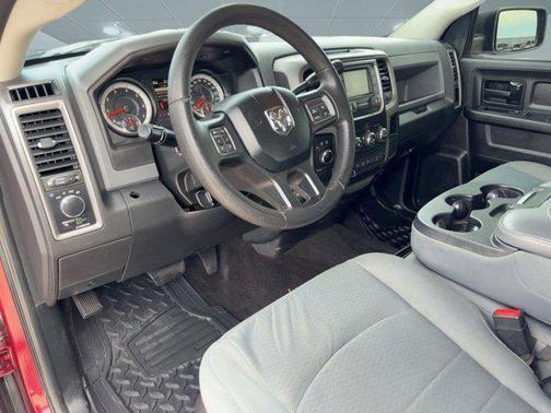 2017 RAM 2500 Tradesman Crew Cab 4x4 6'4' Box